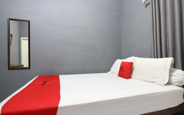 RedDoorz near Terminal Condong Catur