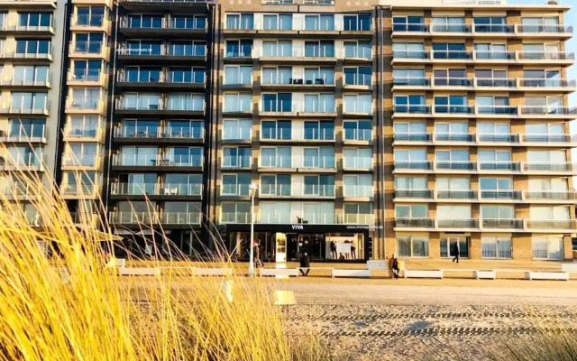 Coastal Comfort With Garage