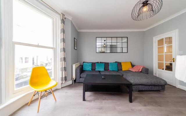 Cosy three bedroom flat next brighton seafront SLEEP 8
