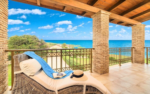Psarou Beach House in Psarou