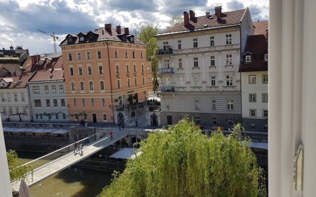 Above Ljubljanica River Apartment