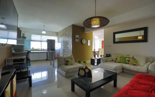 Spacious Condo with Gym & Pool Cancun