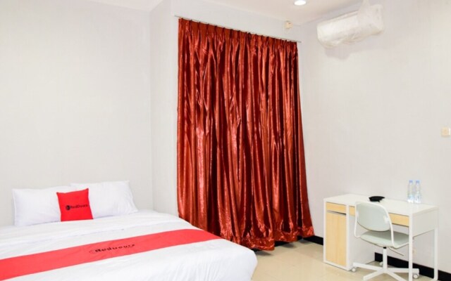 RedDoorz Plus near Mall Kelapa Gading