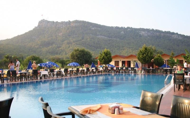 Aura Resort