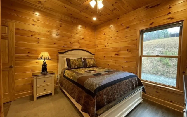Charming cabin with an Amazing view! - pet and motorcycle friendly! 2 Bedroom Cabin by RedAwning
