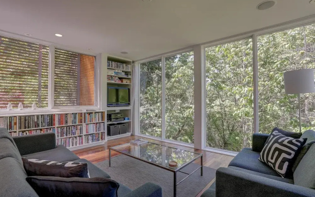 Neal Creek 2 Bedroom Home by RedAwning