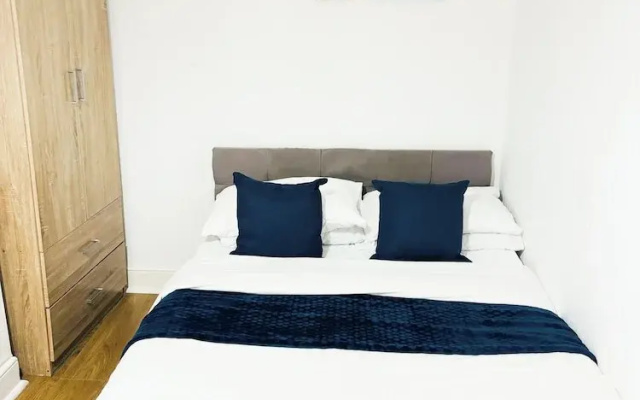 Convenient Home - Sleeps 6 - Parking - Garden