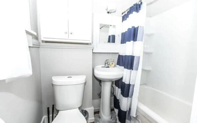 29th Street Trendy Lakeview Craftsman 8