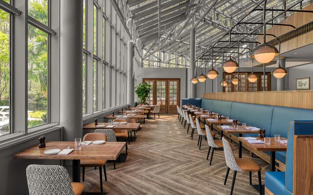 Crowne Plaza Atlanta Perimeter at Ravinia by IHG