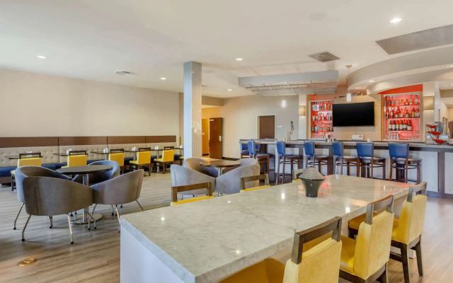 Cambria Hotel Fort Collins