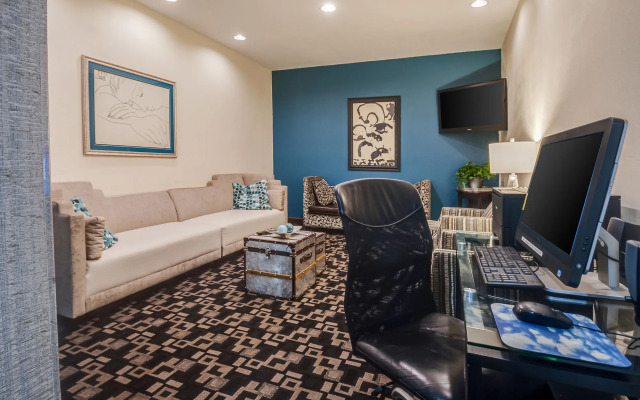 Comfort Inn & Suites