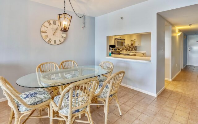Villa Madeira 306 Beach front, stunning view! Walk to everything