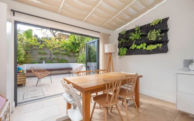 3-bedroom Home in Richmond - Ideal Family Living