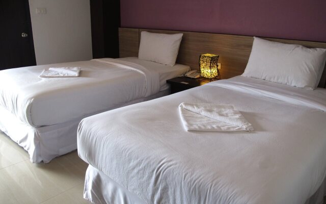 OYO 1127 Baan Siam Hotel