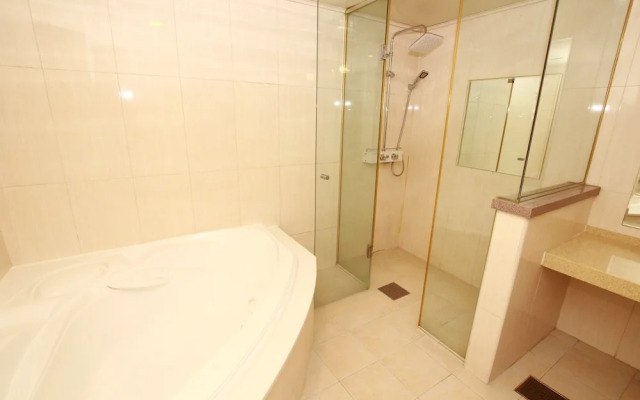 Amour Hotel