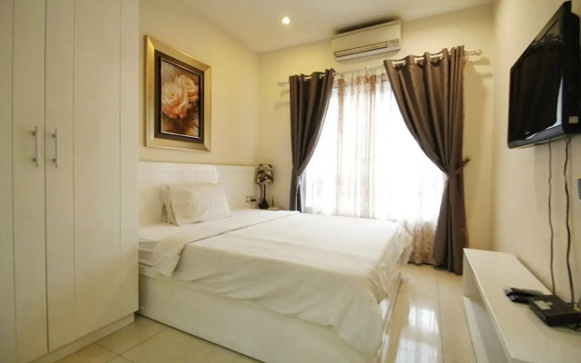 Queen Central Apartment Hotel