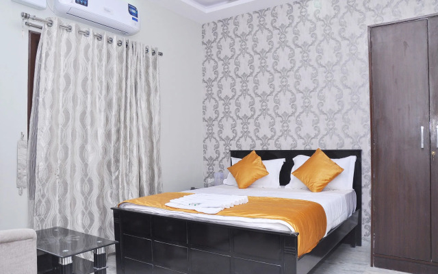 Capital O 2323 Royal Executive Inn