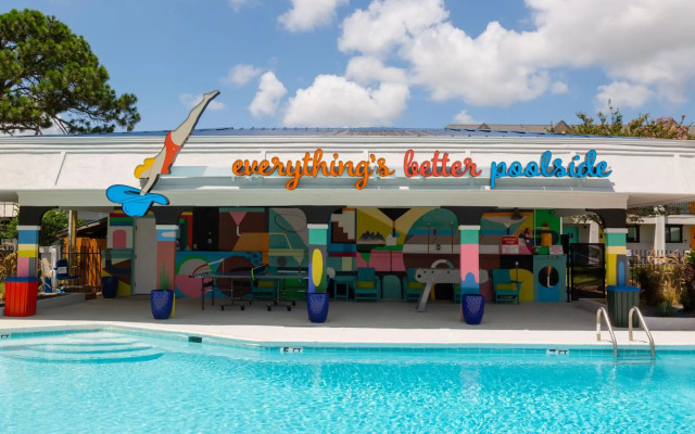 Hotel McCoy - Art, Libations, Pool Society