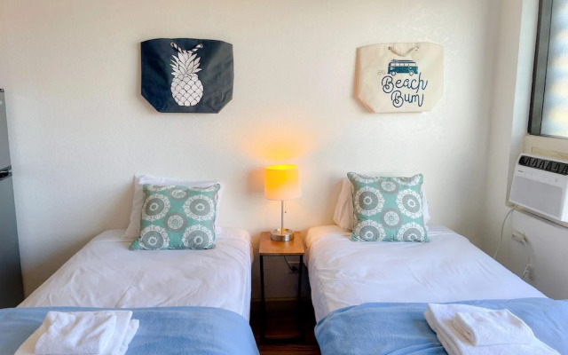 Cozy Hawaiian Monarch Condo by RedAwning