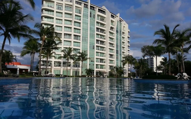 Condo Bal  By Trvl2Hm