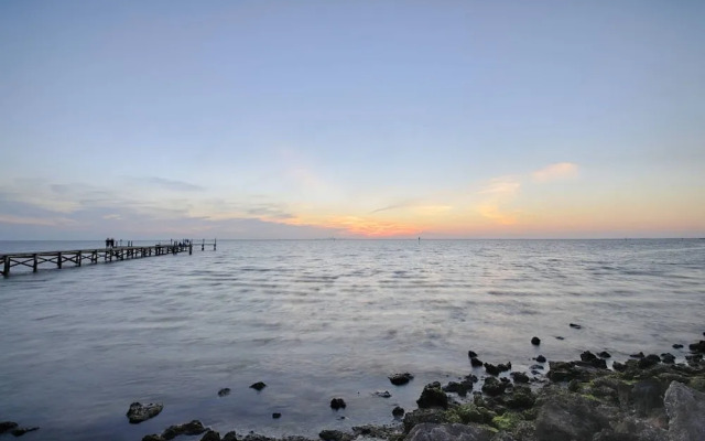 301 Little Harbor Inn