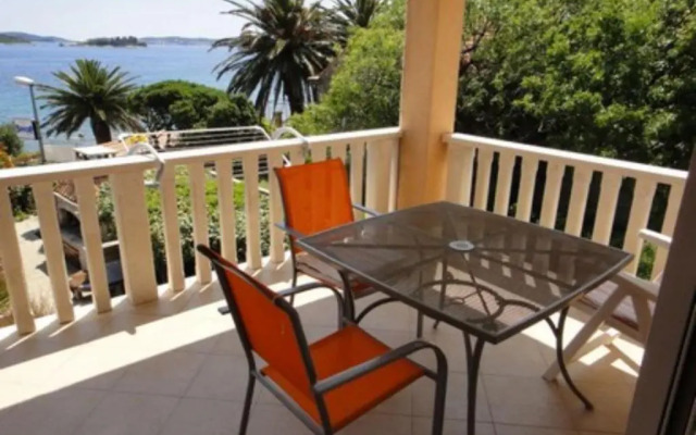 Seafront Apartments Pretner