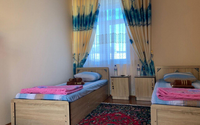 Zuxro Guesthouse