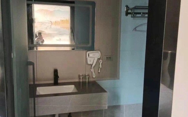 Ruian Shangpin E-sports Hotel