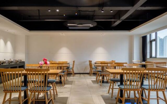 Vanfeel Hotel(Dongguan Daoku Branch)