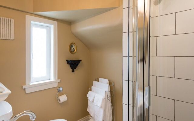 English Bay Inn Bed and Breakfast