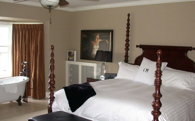 Crown Mansion Boutique Hotel & Villas