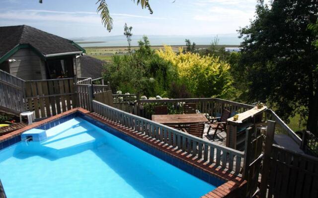 Grafton Cottage & Chalets