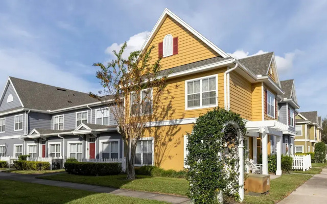Amazing Family Townhouse Minutes From the Parks