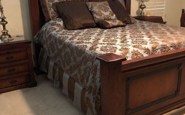 Twelve Oaks Hill Country Inn