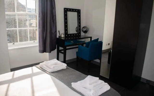 Unique 3 Bedroom Modern Penthouse