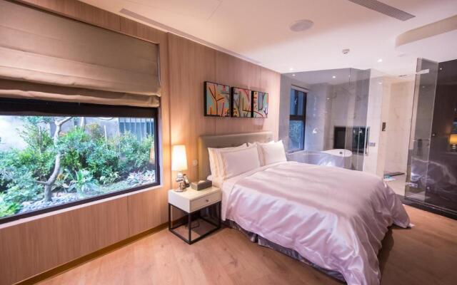J Moon Villa Motel