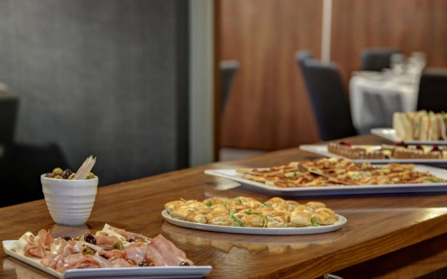Holiday Inn London - Luton Airport by IHG