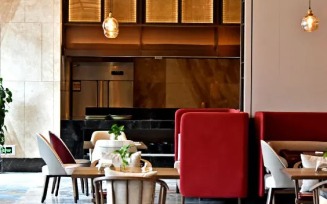 Feicui Zhouji Hotel