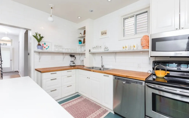 Applewood Suites - Queen West
