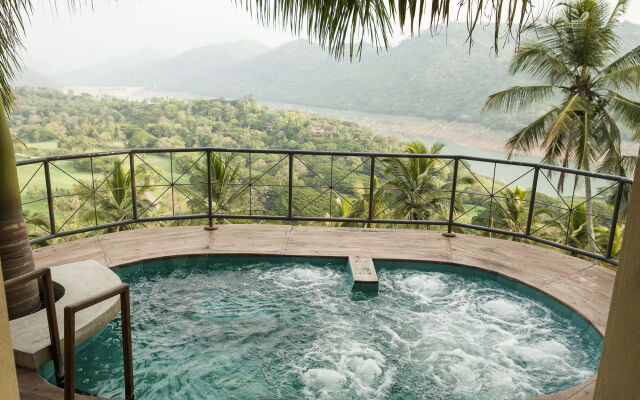The Albatross, Kandy