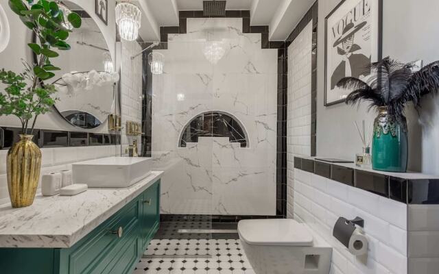 Holt - The Great Gatsby