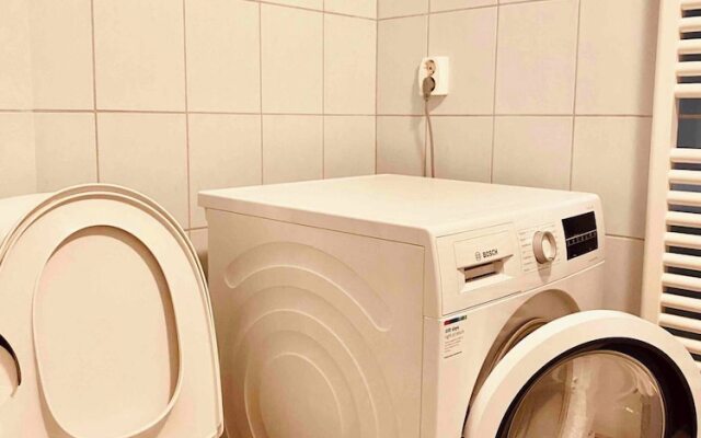 Bjurvik's Villa - Flat 2 - Business Customers Only