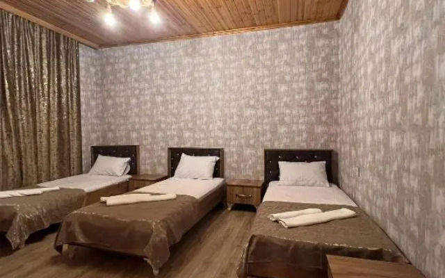 Cozy house 5 mins away from city center.