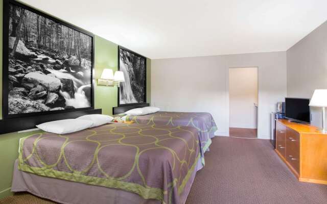 Super 8 by Wyndham Christiansburg