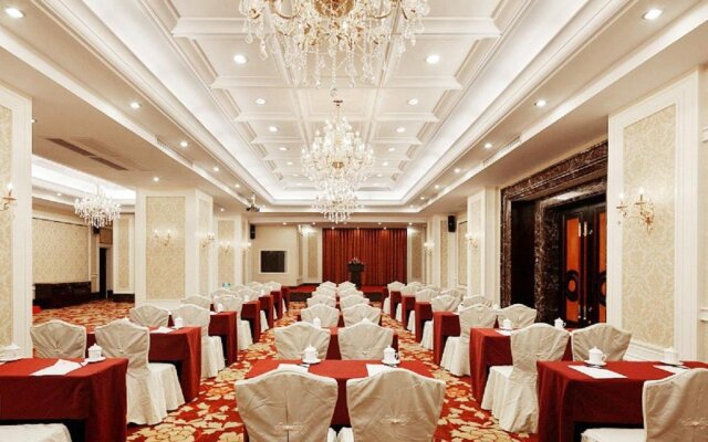 Golden Splendid Hotel Gynn