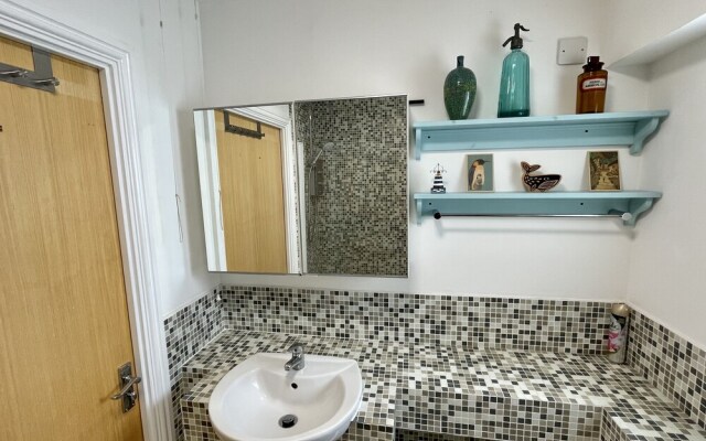 Bright 1 Double bed Apartment Near Cabot Circus