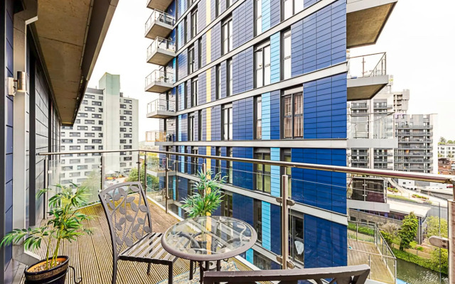 Vibrant London Canal Apartment