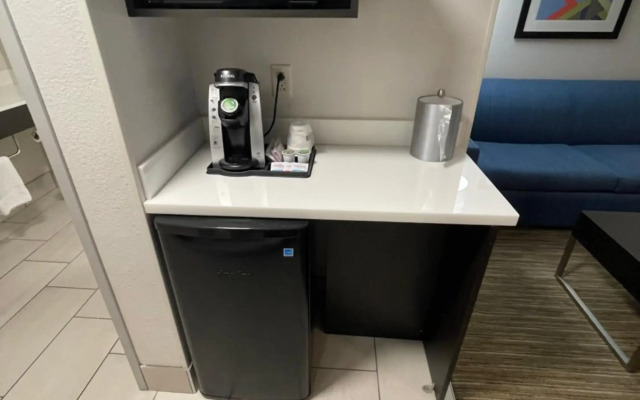 Holiday Inn Express Hotel & Suites Las Vegas by IHG