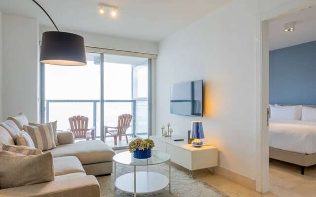w Amazing 1BR With Balcony in YOO