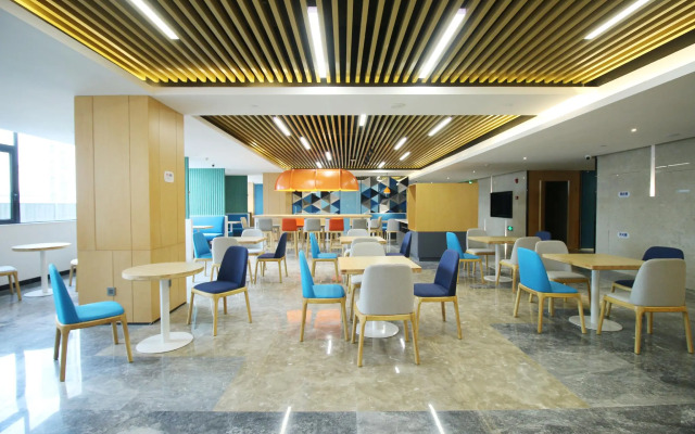 Holiday Inn Express Haining City Center